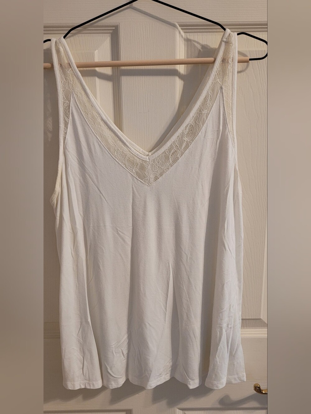torrid Size 1 White Lace Trim V-Neck Camisole